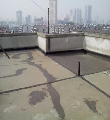 二连浩特漏水维修 楼顶漏水是什么原因，楼顶漏水维修方法是什么?